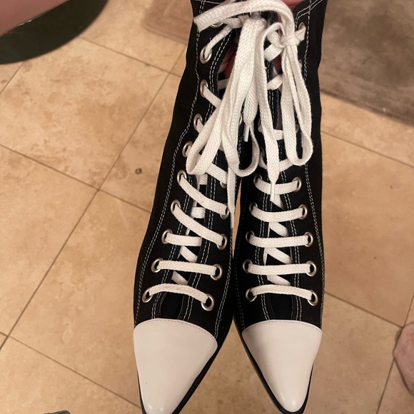 Authentic Manolo Blahnik lace up black sneaker - Picture 5 of 8